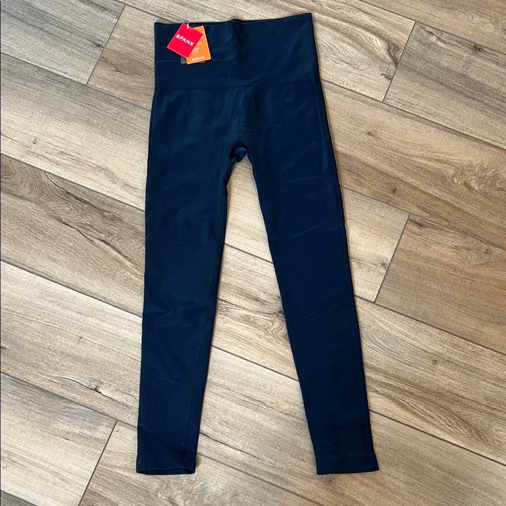 SPANX Navy Oncore High Waisted Mid Thigh SHORT Seamless Compression Size M